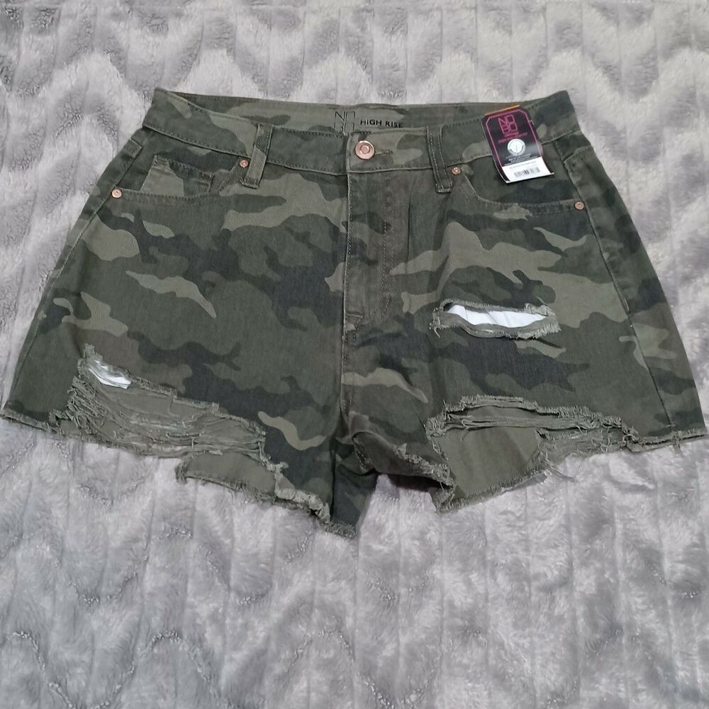 No Boundaries Womens Juniors 7 Green Camo Distressed High Rise Shorts NWT